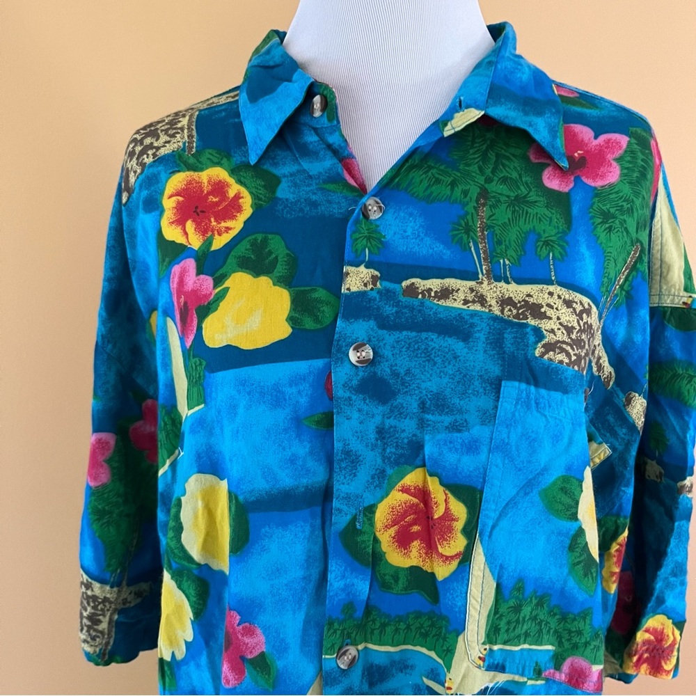 Vintage Hawaiian Rayon with Sailboats & tropical design size L